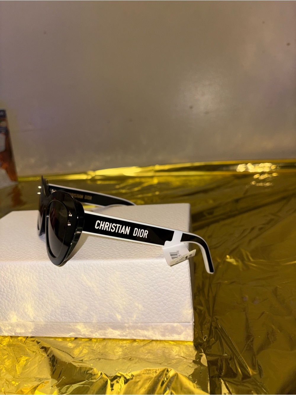 Dior Black and White Cat-Eye Sunglasses with Logo Temples - Picture 3 of 8